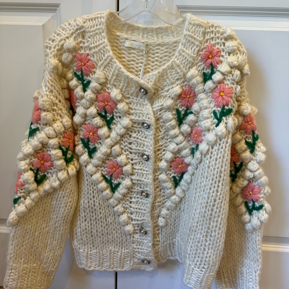 Vita Grace NWT Women's Sweater - Cream and Pink